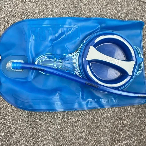 Camelpak Kid Mini Mule 50oz Hydration Pack. Blue | atomic blue/navy blue - Picture 6 of 10